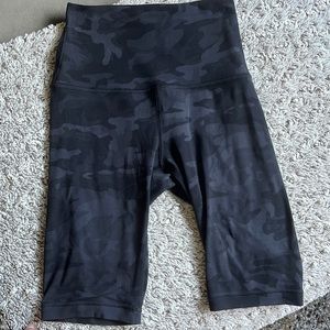 Lululemon camo biker shorts ❤️